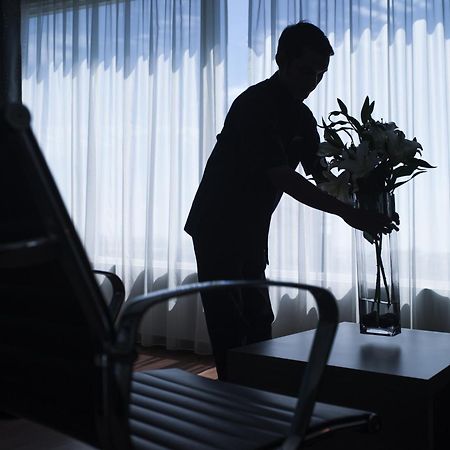 מלון Pullman קוצ'ינג מראה חיצוני תמונה A chambermaid at work