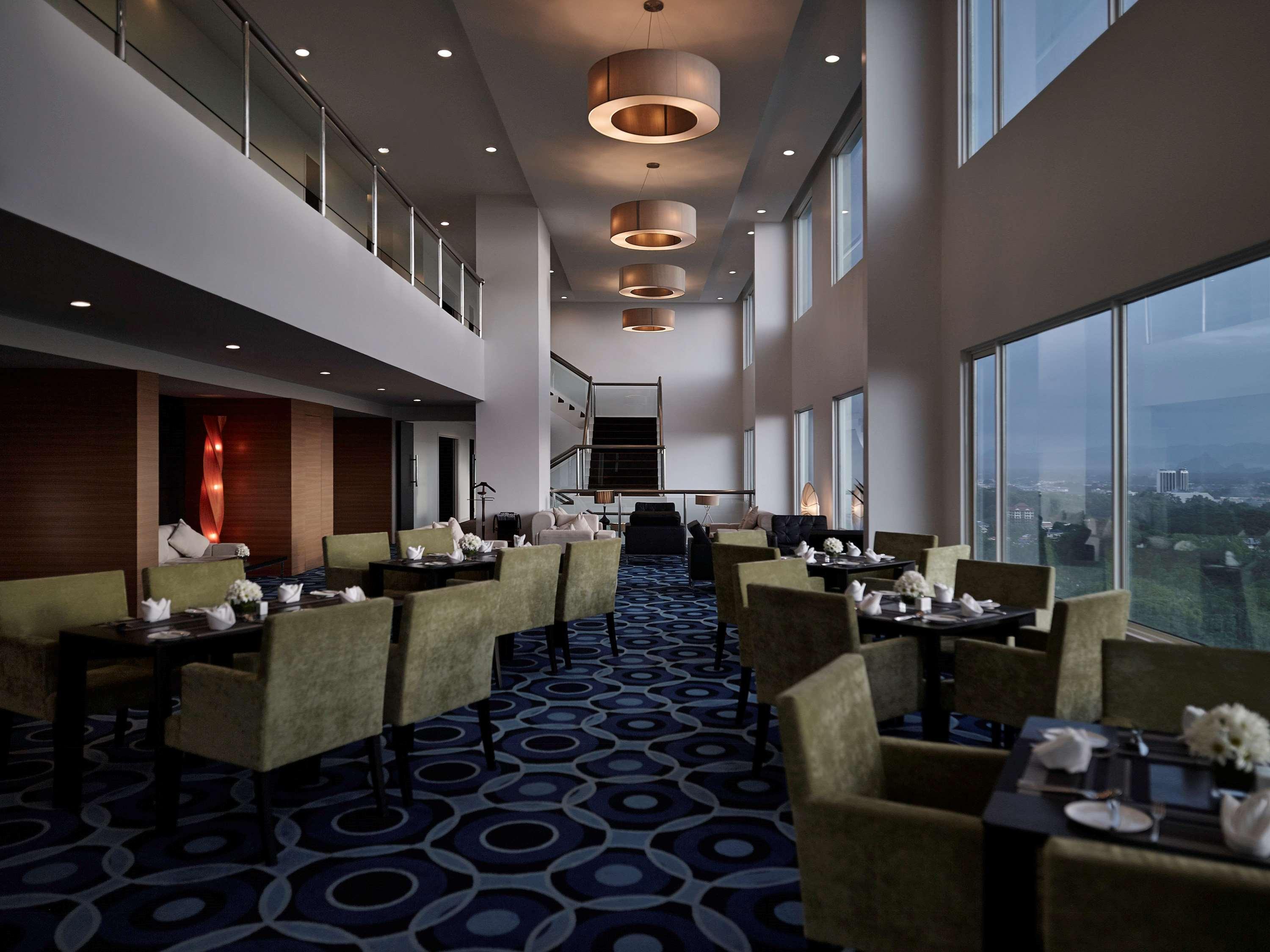 מלון Pullman קוצ'ינג מראה חיצוני תמונה Club Lounge at the 36th floor