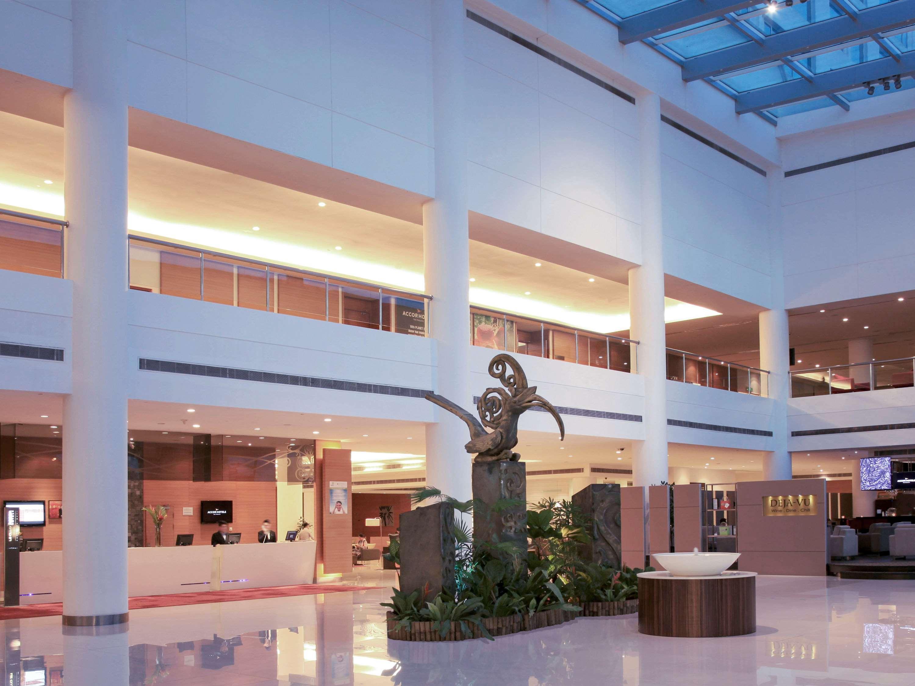 מלון Pullman קוצ'ינג מראה חיצוני תמונה The lobby of the hotel