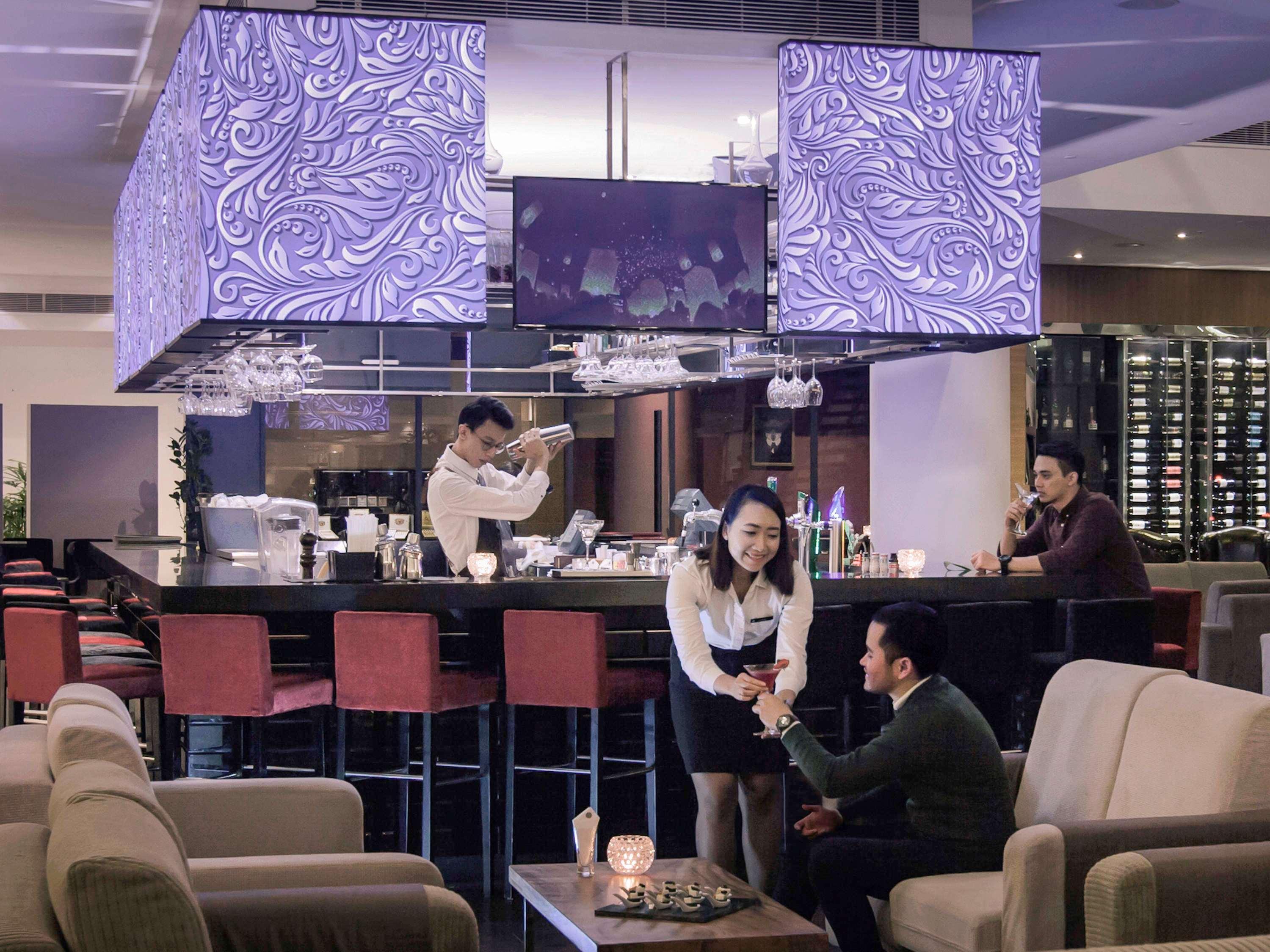 מלון Pullman קוצ'ינג מראה חיצוני תמונה The bar at the lounge