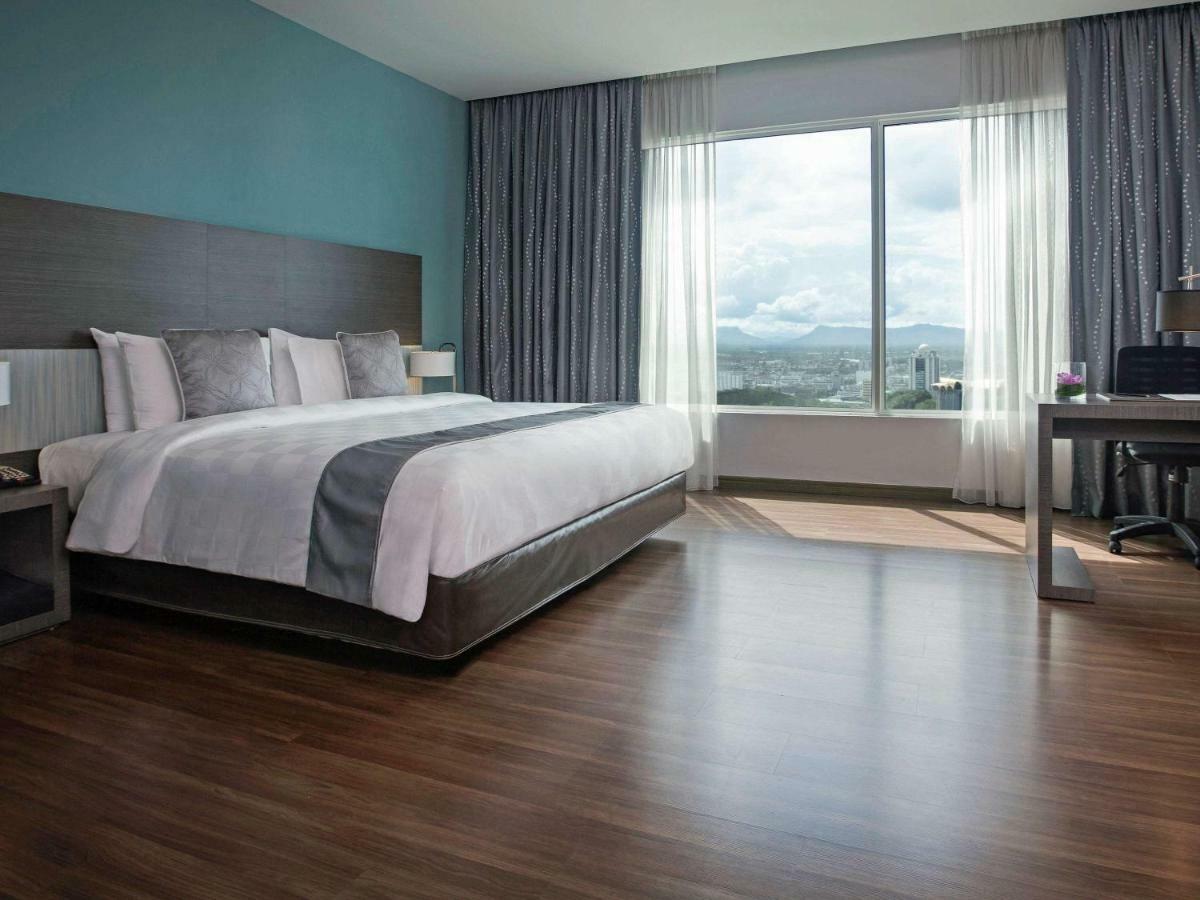 מלון Pullman קוצ'ינג מראה חיצוני תמונה A typical hotel room